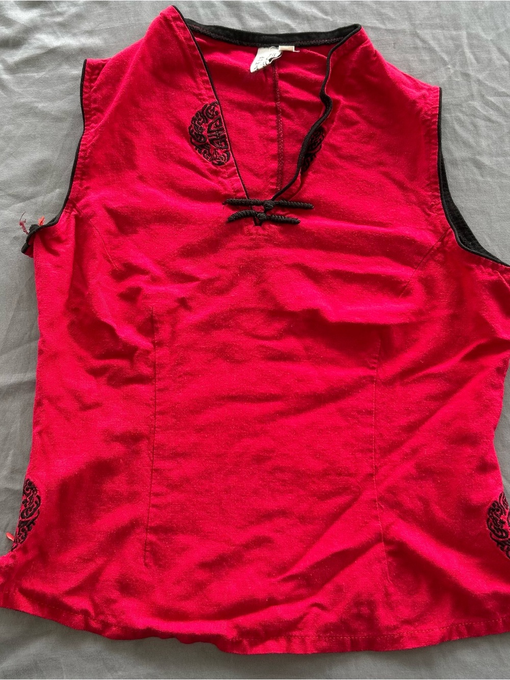 Sleeveless Red Women's Mandarin-Style Top
